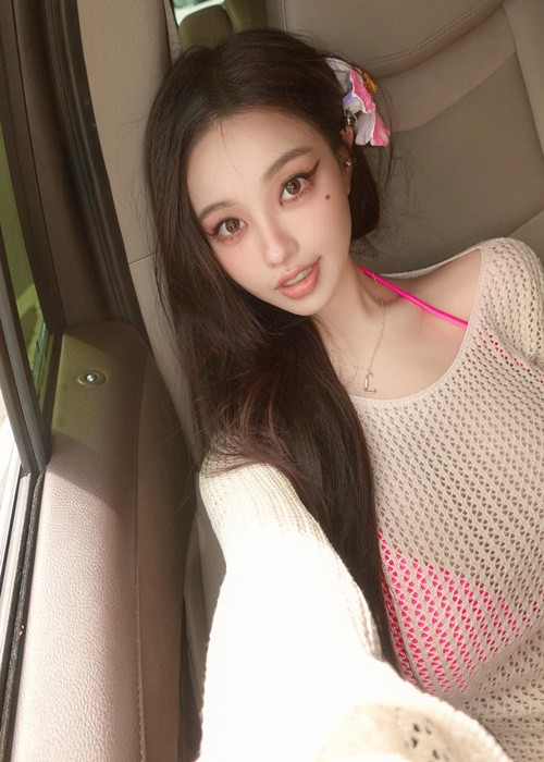 Hot girl gợi cảm hiện tại có 1 triệu người theo dõi trên Instagram.