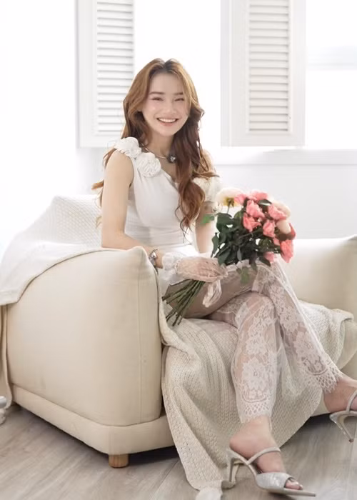 Nhã Phương ngày càng xinh sau nhiều năm vào showbiz.