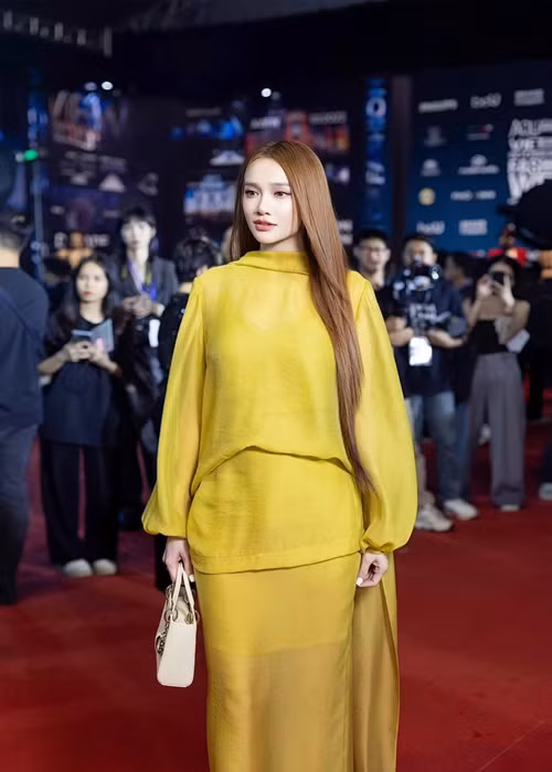 Nữ diễn viên luôn chăm chút cho vẻ ngoài mỗi khi xuất hiện trước công chúng.