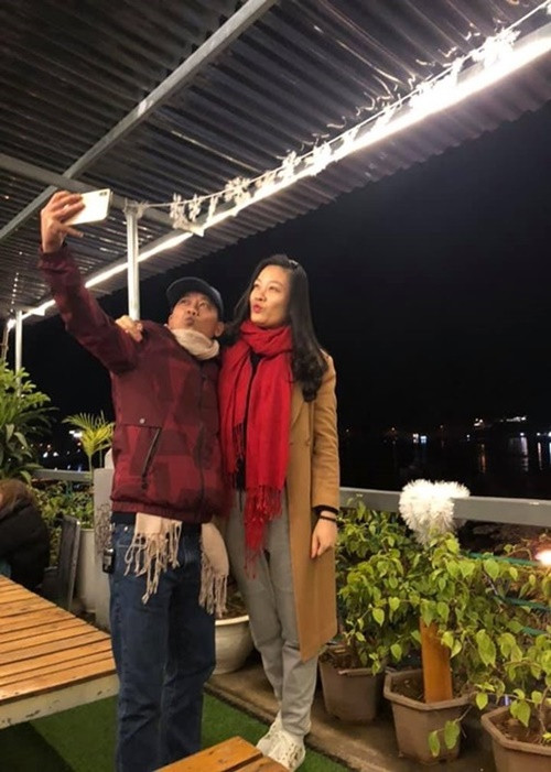 Ngoài ra, mỗi khi đi công tác nước ngoài, Bình Trọng đều mua quà cho vợ.