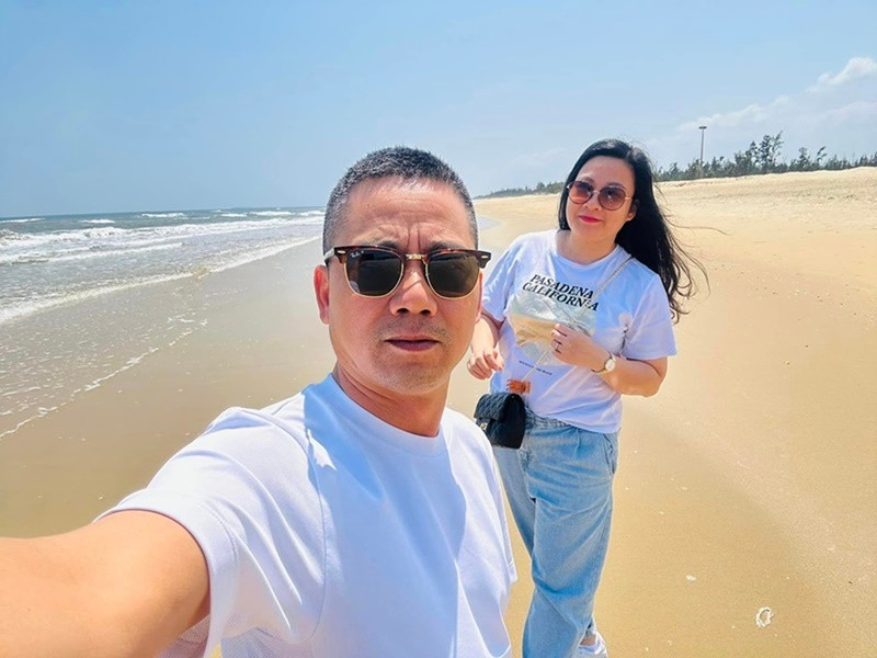 Thu Phương sinh ra trong gia đình khá giả ở Hải Dương, cô từng tham gia cuộc thi Hoa hậu Hải Dương năm 2002.