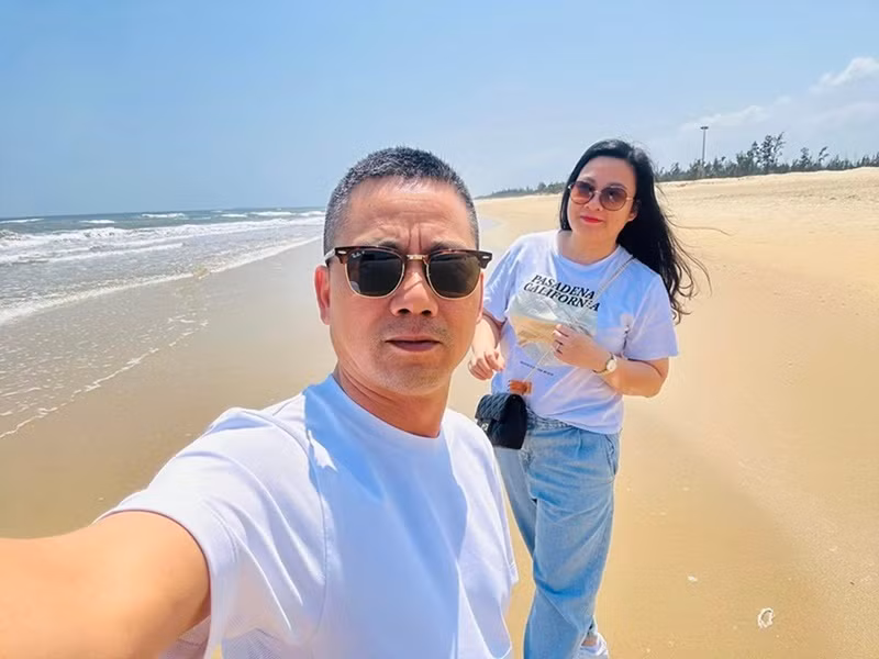 Thu Phương sinh ra trong gia đình khá giả ở Hải Dương, cô từng tham gia cuộc thi Hoa hậu Hải Dương năm 2002.