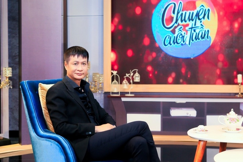 Lê Hoàng cho biết, vợ anh là giáo viên, không phải lo toan cho những việc trong nhà vì nam đạo diễn là người đi chợ, đưa đón con đi học, đóng tiền điện. Ảnh: Vietnamnet.