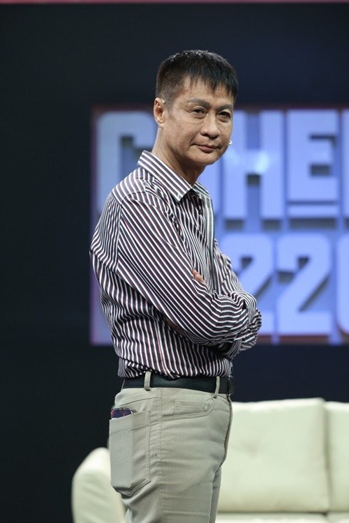 Lê Hoàng lập gia đình năm 1985 với Lê Thị Liên Hoan. Đến nay, vợ nam đạo diễn chưa từng lộ diện trước công chúng. Tuy nhiên, Lê Hoàng chia sẻ về vợ không ít lần. Ảnh: Gia Đình Xã Hội.