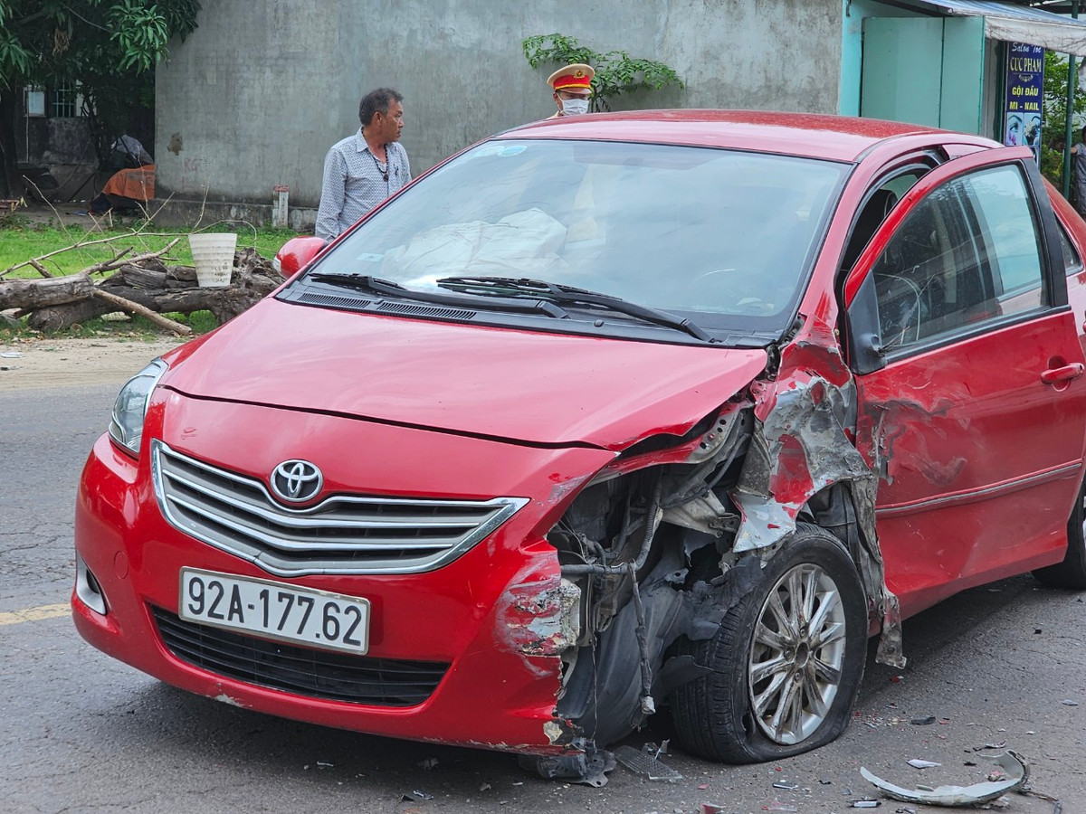 Rất may vụ tai nạn không gây thiệt hại về người.