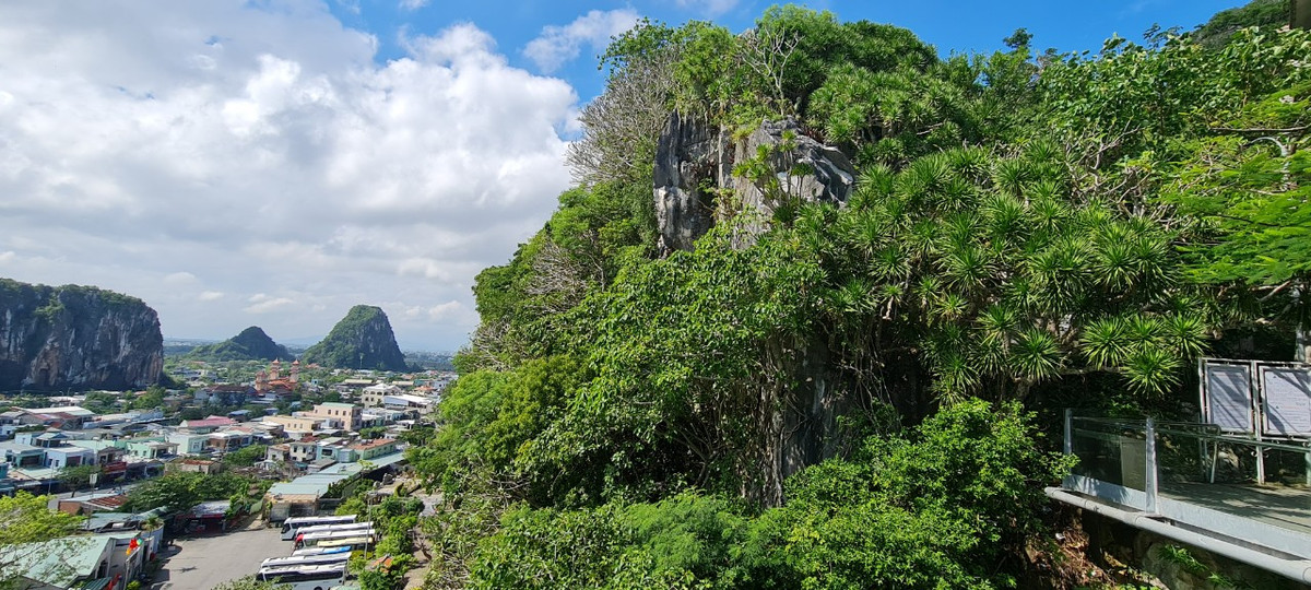 Năm 2014, Bộ trưởng Bộ Văn hóa, Thể thao và Du lịch ban hành Quyết định ghi danh Nghề đá Mỹ nghệ Non Nước nằm dưới chân núi Ngũ Hành Sơn vào danh mục di sản Văn hoá phi vật thể quốc gia. Năm 2018, Thủ tướng Chính phủ đã quyết định xếp hạng Danh thắng Ngũ Hành Sơn là di tích Quốc gia đặc biệt.