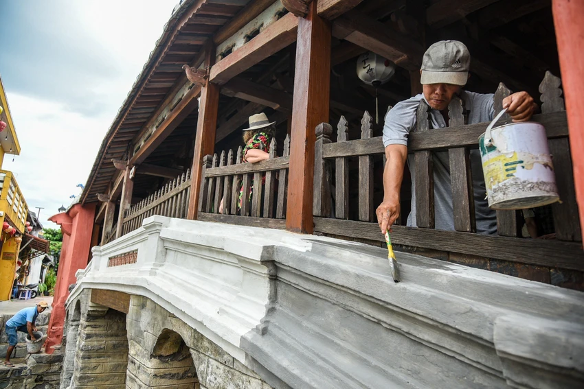 Hình ảnh Chùa Cầu Hội An sau khi được “quét vôi lại“ Hinh anh Chua Cau Hoi An sau khi duoc “quet voi lai“