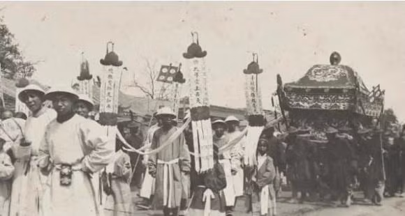 Vi sao quan tai lai duoc thiet ke mot dau to, mot dau nho?