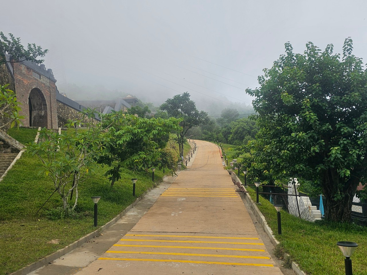 Di tích này từng bị bỏ rơi suốt 20 năm, vì nằm trong vùng chồng lấn địa giới và hai địa phương không thống nhất được việc làm hồ sơ xin công nhận di tích lịch sử cấp quốc gia. Sau quá trình dài hoàn tất các thủ tục, Dự án Bảo tồn tu bổ, phục hồi và phát huy giá trị di tích Hải Vân Quan được khởi công vào tháng 12/2021.