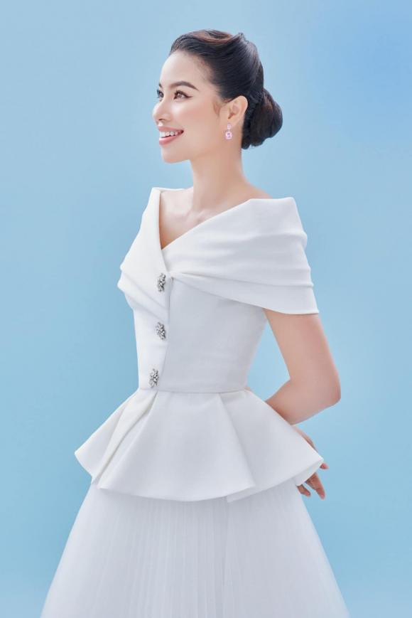 Cho đến thời điểm hiện tại, dù đã là mẹ 2 con, cô vẫn luôn nhận được nhiều lời khen với ngoại hình hiện tại của mình vì ngày càng thăng hạng hơn trước.