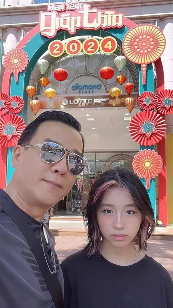 Anh nói muốn tích cóp để cô con gái duy nhất có cuộc sống sung túc sau này: "Tôi muốn con gái mình không bao giờ phải bận tâm về vật chất". Nam doanh nhân cũng chú trọng tập luyện thể thao để cải thiện sức khoẻ tốt hơn mỗi ngày.