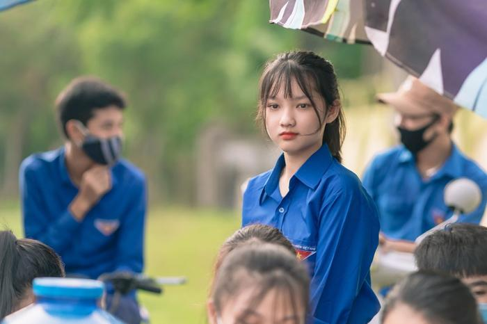 Cách đây 4 năm, Hồng Nhung từng gây sốt MXH khi tham gia làm tình nguyện viên tại Kỳ thi tốt nghiệp THPT 2020