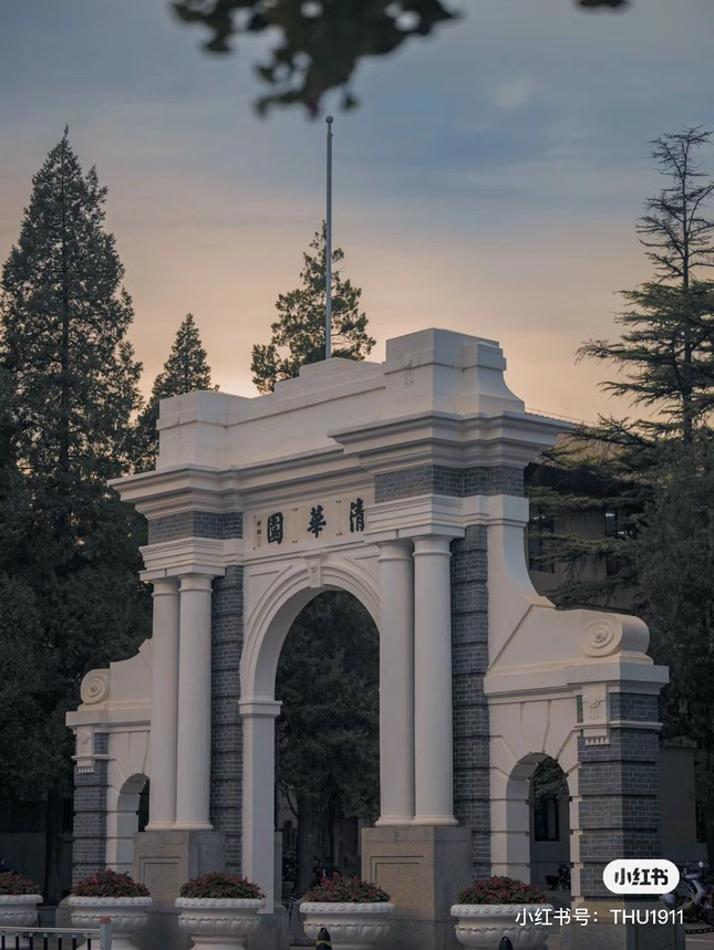 DH Thanh Hoa gia nhap duong dua tuyen sinh voi Cau Chuyen Hoa Hong-Hinh-4