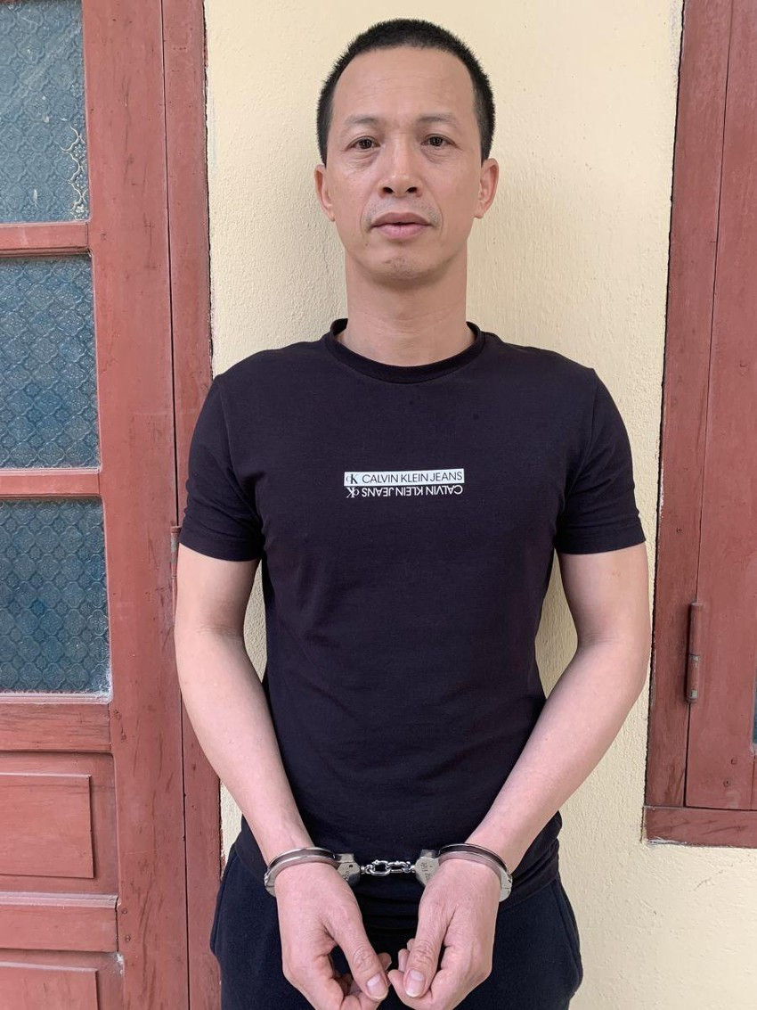  Bắt trùm giang hồ Đạt Ma: Ngày 14/11, Phòng Cảnh sát hình sự Công an tỉnh Thanh Hóa vừa phối hợp với các lực lượng nghiệp vụ bắt quả tang Bùi Quốc Đạt (tức Đạt Ma – 43 tuổi) ngụ ở Lương Hữu Khánh (Đông Vệ, TP Thanh Hóa). Đạt bị bắt khi đang có hành vi cưỡng đoạt tài sản của công dân tại địa bàn xã Xuân Du, huyện Như Thanh (Thanh Hóa), theo Điều 170, Bộ luật Hình sự.