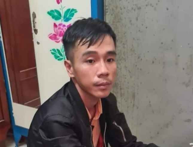  Nghi phạm giết 'vợ hờ' ra đầu thú: Chiều 10/11, Công an tỉnh Bình Thuận cho biết, đối tượng Nguyễn Hữu Nghĩa (SN 1995, ngụ thị trấn Liên Hương, huyện Tuy Phong, tỉnh Bình Thuận), nghi phạm trong vụ dùng dao đâm chết người đã ra đầu thú. Trước đó, đêm 9/11, chị V.T.B. (SN 1999, sống chung với Nghĩa và có 2 con nhưng không kết hôn) đi ăn tối về thì bất ngờ bị Nghĩa chạy từ ngoài vào dùng dao đâm nhiều nhát khiến nạn nhân tử vong. 