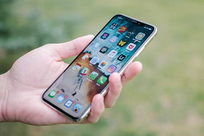 Hai thanh niên này lục túi, thấy 2 chiếc điện thoại iPhone của Mạnh để trên bàn nên tìm cách tắt nguồn rồi cất “chiến lợi phẩm” vào túi. Trong lúc hai gã trai loay hoay tắt nguồn thì Mạnh đã tranh thủ chạy thoát. Hai thanh niên sau đó đã nhờ chủ nhà nghỉ trả hộ 2 chiếc điện thoại cùng chùm chìa khóa ô tô. Tuy nhiên, hành vi này nhanh chóng bị phát giác khi Mạnh làm đơn tố cáo. (Ảnh minh hoạ, nguồn ảnh Internet) 