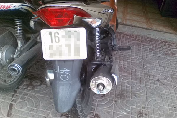 Các tổ trinh sát được tung đi khắp khu phố nhằm thu thập thông tin. Một nhân chứng cho hay, vào thời điểm vụ án xảy ra, họ nhìn thấy đối tượng tên Trình dắt chiếc xe máy biển số 16F116x của chị N ra khỏi nhà nạn nhân. (Ảnh minh hoạ, nguồn ảnh Internet)