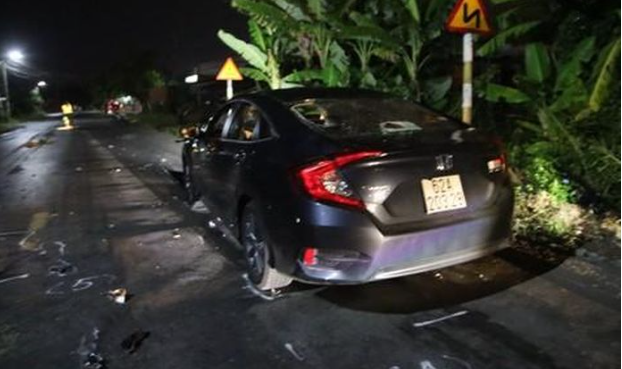  Va chạm với xe ôtô, một học lớp 9 tử vong: Tối 15/11, em N.M.T (SN 2007, ngụ xã Tân Đông, huyện Thạnh Hóa), học sinh lớp 9, chạy xe đạp điện đến km12 + 300 Quốc lộ 62 thì va chạm ô tô du lịch BS: 62A-203.28 do anh L.S.T (SN 1989, ngụ P 2, TP.Tân An, Long An) điều khiển, lưu thông chiều ngược lại. Tai nạn làm em T. bị hất văng lên kính ô tô rơi xuống đường tử vong tại chỗ. 