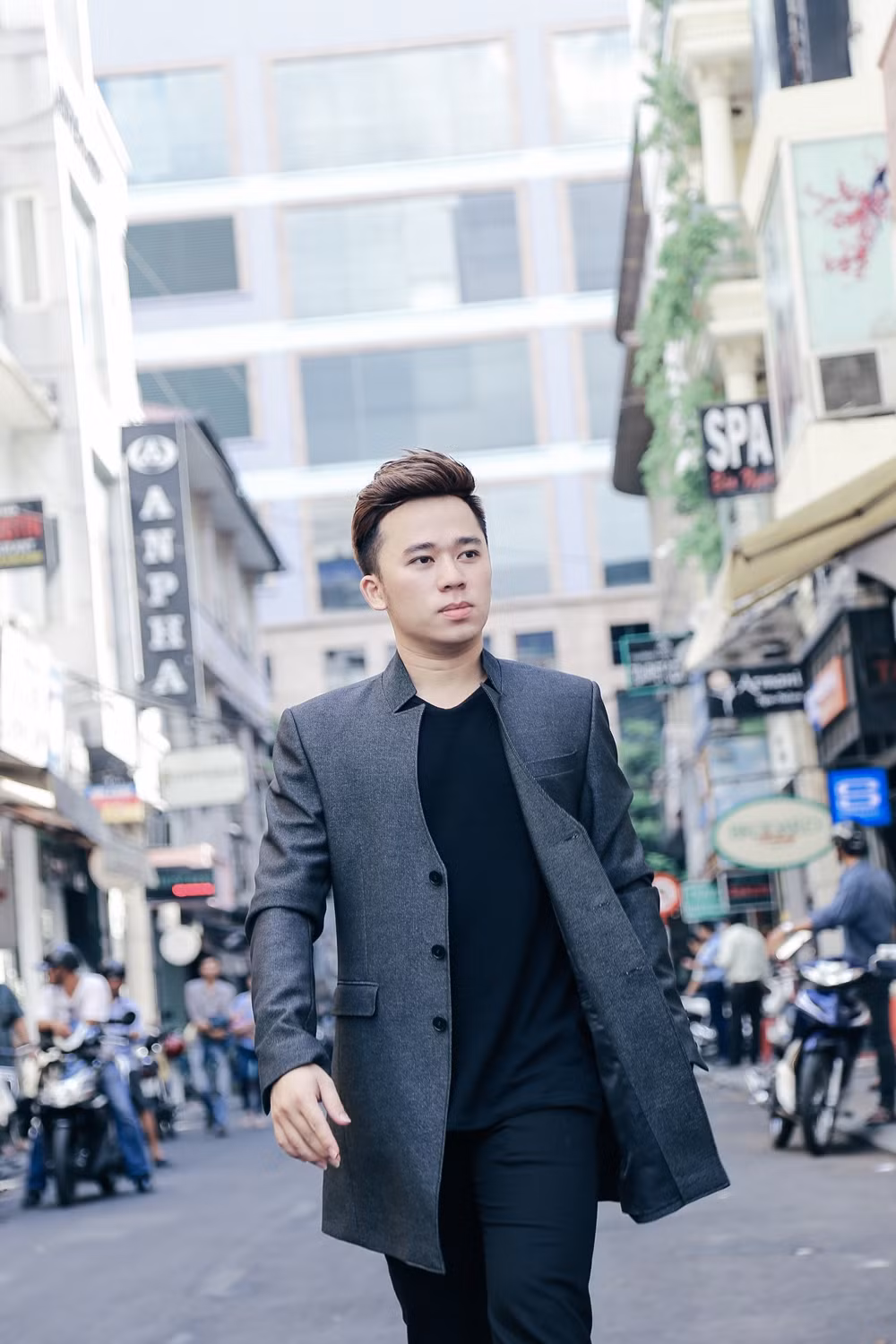 Phu thuy ve tranh Pham Hong Minh ve doi minh qua MV-Hinh-2