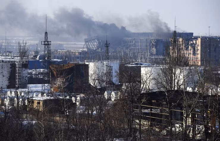 Sân bay quốc tế Donetsk nhìn từ xa.