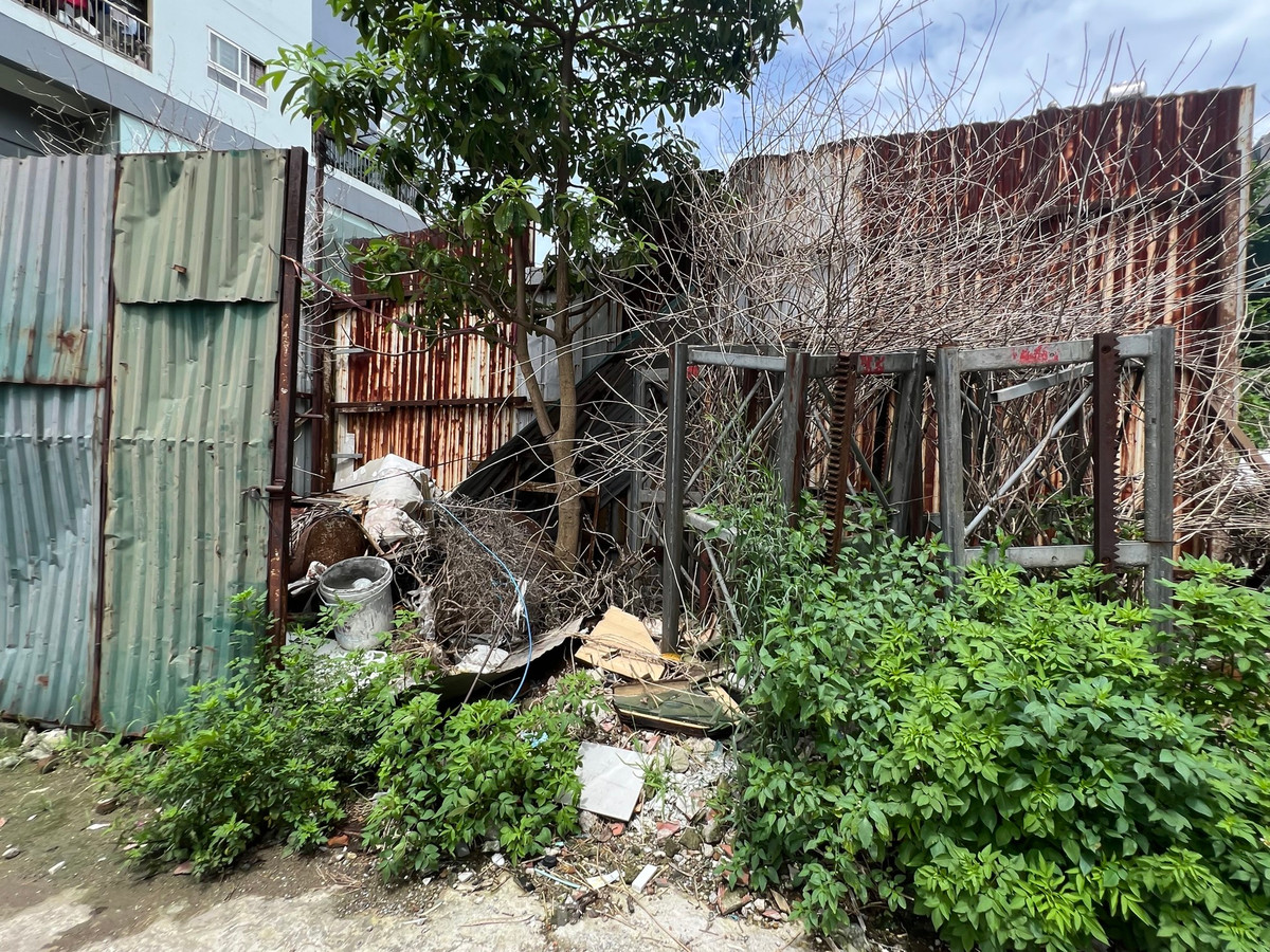 Tan muc toa nha Thang Long Garden bi bo hoang hon thap ky-Hinh-15
