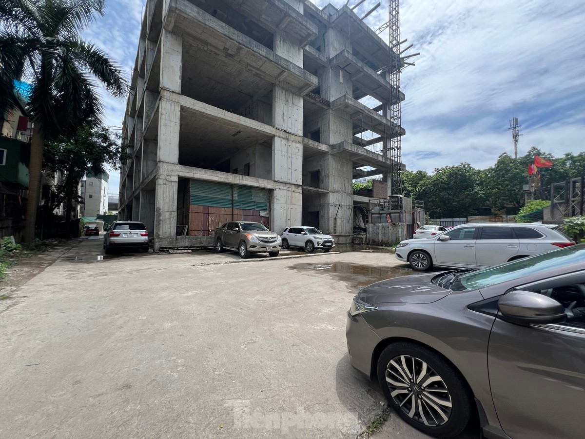 Tan muc toa nha Thang Long Garden bi bo hoang hon thap ky-Hinh-9