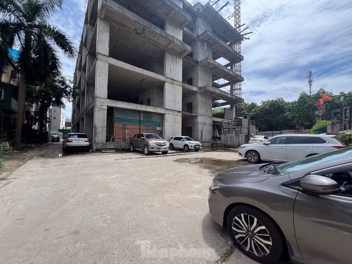 Tan muc toa nha Thang Long Garden bi bo hoang hon thap ky-Hinh-9