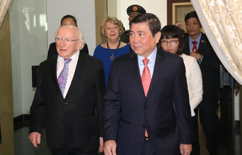 Tổng thống Ireland Michael D.Higgins bày tỏ sự vui mừng, niềm vinh dự được đến thăm, làm việc tại Việt Nam, cũng như tại TP HCM.