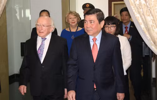Tổng thống Ireland Michael D.Higgins bày tỏ sự vui mừng, niềm vinh dự được đến thăm, làm việc tại Việt Nam, cũng như tại TP HCM.