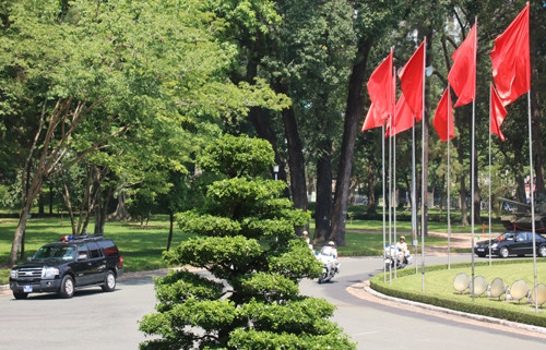 Đoàn đại biểu cấp cao Ireland do Tổng thống Michael D.Higgins dẫn đầu đến thăm TP HCM.