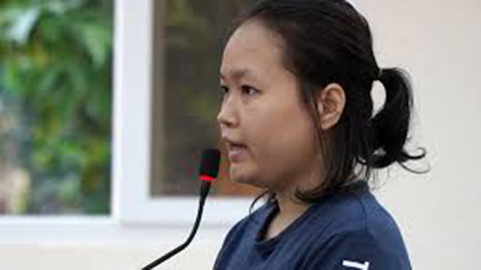 Thiên Hà bình tĩnh trả lời, có lúc giọng khá gay gắt, thậm chí còn đặt câu hỏi chất vấn lại đại diện VKS và tiếp tục phản đối nhiều nội dung của cáo trạng.