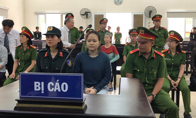 Khi bị truy vấn về việc từng tát nạn nhân Linh hai cái khi phát hiện Linh nhảy lầu bỏ trốn, Hà nói việc tát này chỉ có mục đích làm Linh tỉnh táo lại, không phải là nguyên nhân trực tiếp của cái chết. Hà còn nhấn mạnh việc sau khi hai nạn nhân chết, nhóm của Hà có rất nhiều cơ hội để bỏ trốn ra nước ngoài nhưng đã không bỏ đi. Cả khi bị bắt, Hà cho rằng mình tôn trọng pháp luật nên đã khai rất rõ ràng, trung thực.