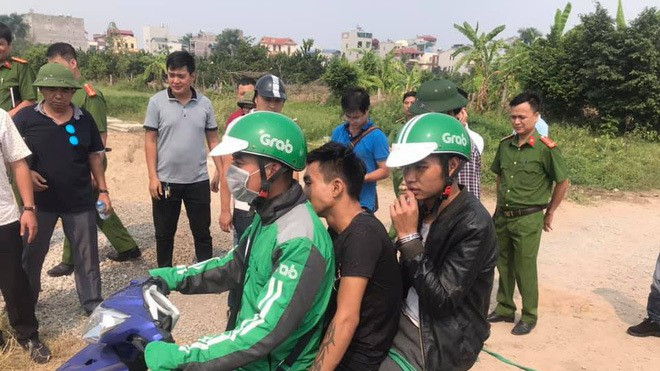 Khi anh Sang điều khiển xe máy chở Giáp và Trường đến đoạn nối Hoàng Quốc Việt kéo dài thuộc tổ dân phố Tân Phong, phường Thụy Phương, quận Bắc Từ Liêm thì Trường nói đi sai đường và bảo anh Sang quay lại. 