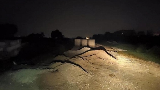 Quá trình phạm tội của các đối tượng cho thấy không còn tính người, trong cùng một thời điểm các đối tượng đã phạm 2 tội, trong đó có tội đặc biệt nghiêm trọng nên cần thiết phải xử lý nghiêm minh theo quy định của pháp luật, kể cả trong trường hợp đồng phạm. Xem thêm video: Mức án nào dành cho kẻ sát hại nam sinh chạy Grab? Nguồn: VTC 14.