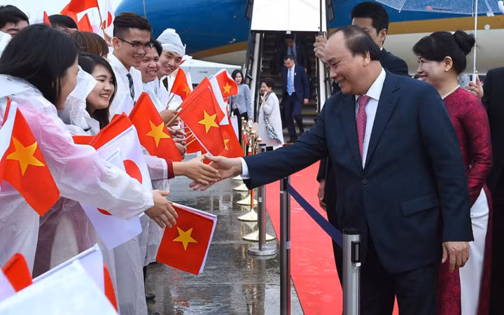 Ngay sau khi đến Osaka, Nhật Bản, chiều 7/6 theo giờ địa phương, Thủ tướng Nguyễn Xuân Phúc đã tọa đàm với hơn 30 lãnh đạo các doanh nghiệp, Tập đoàn lớn Vùng Kansai, Nhật Bản.