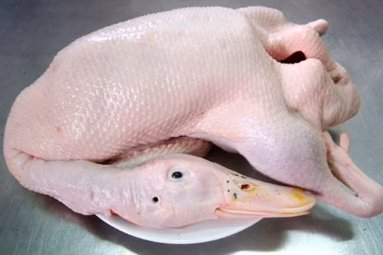 Tuyệt đối không ăn rau dền cùng với thịt vịt và tiết canh vì nó có thể gây tiêu chảy cấp. Ảnh: Gia đình.