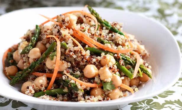 Bạn có thể chế biến bữa sáng với nhiều cách khác nhau từ hạt diêm mạch như trộn hạt diêm mạch với hỗn hợp món rau luộc, canh, các món chiên, cà ri, rau trộn.