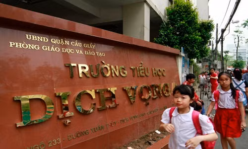 Tuyen sinh dau cap o Ha Noi: Nhieu diem nong, qua tai