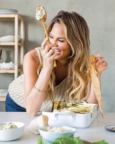 Chrissy Teigen được biết đến là một siêu mẫu bikini nổi tiếng gốc Thái Lan. Ảnh: Chrissy Teigen Instagram.