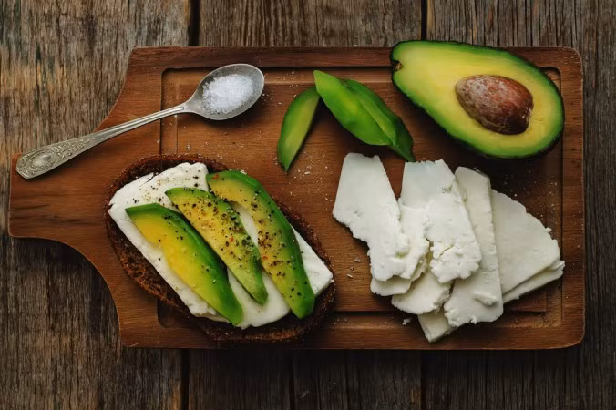 Bơ: Bơ giàu dinh dưỡng, giàu chất béo vì ăn buổi tối nó sẽ làm bạn tăng cân béo phì. Ảnh: Tinhhoa.