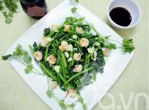 Bệnh nhân có sỏi trong đường tiết niệu nên thường xuyên ăn các món ăn chế biến từ ngọn bí đỏ để loại bỏ sỏi, giảm đau và lợi tiểu. Ảnh: Thực phẩm an toàn. 