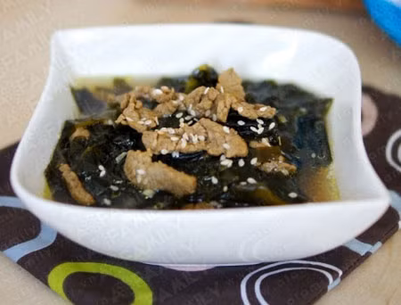 Không chỉ là vị thuốc côn bố còn có thể dùng để chế biến thành món ăn có thể trị chứng bướu cổ, thủy thũng, kết tụ ở bàng quang… Ảnh: Báo mới.