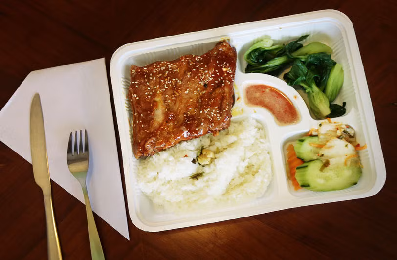 Chúc bạn có những bước thực hiện đúng và có bữa trưa an toàn, ngon miệng, không nguy cơ xấu với sức khỏe. Ảnh: Toinayangi.