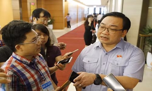 Bi thu Ha Noi: Kho han che xe ca nhan nhung phai lam