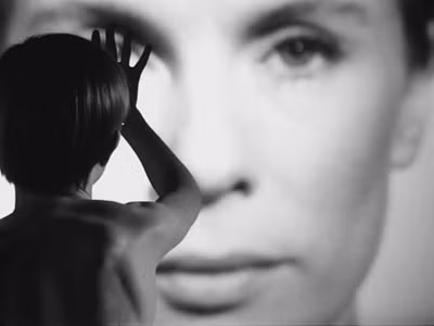 Những người bị trầm cảm nặng bắt đầu có những hành vi nguy hiểm gây tổn thương bản thân, tổn thương chồng, tổn thương con của mình. Ảnh: Heathplus.