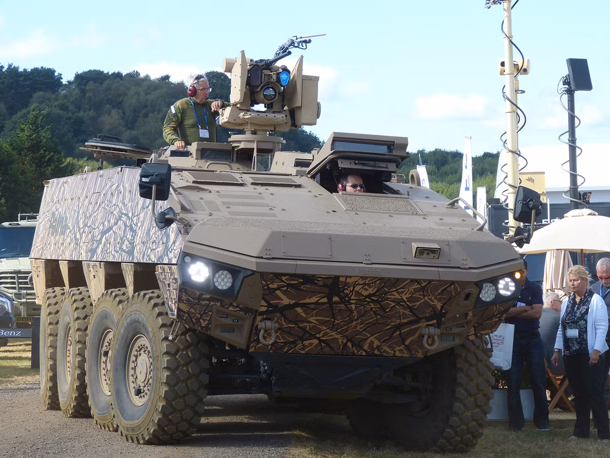 Trong ảnh, AMV XP với thiết kế module tháp pháo điều khiển từ xa lắp đại liên 12,7mm. Mẫu này phù hợp hơn với nhiệm vụ chở quân chiến trường. Nguồn ảnh: Military-Today