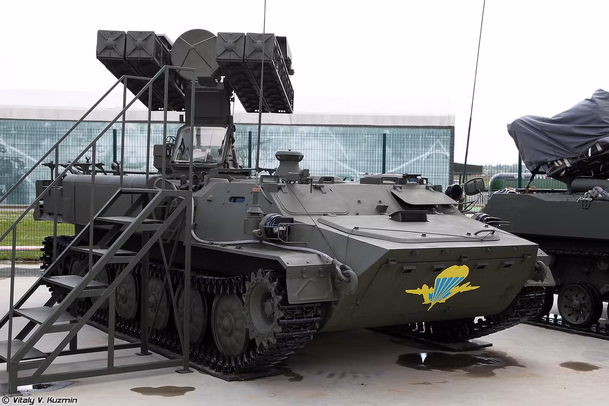 Ngoài ra, trong một cuộc triển lãm gần đây ở công viên Patriot, một loạt vũ khí hiếm thấy của VDV cũng lần đầu được giới thiệu. Ví dụ như tổ hợp tên lửa phòng không Strela-10MN. Nguồn ảnh: Vitaly-Kuzmin