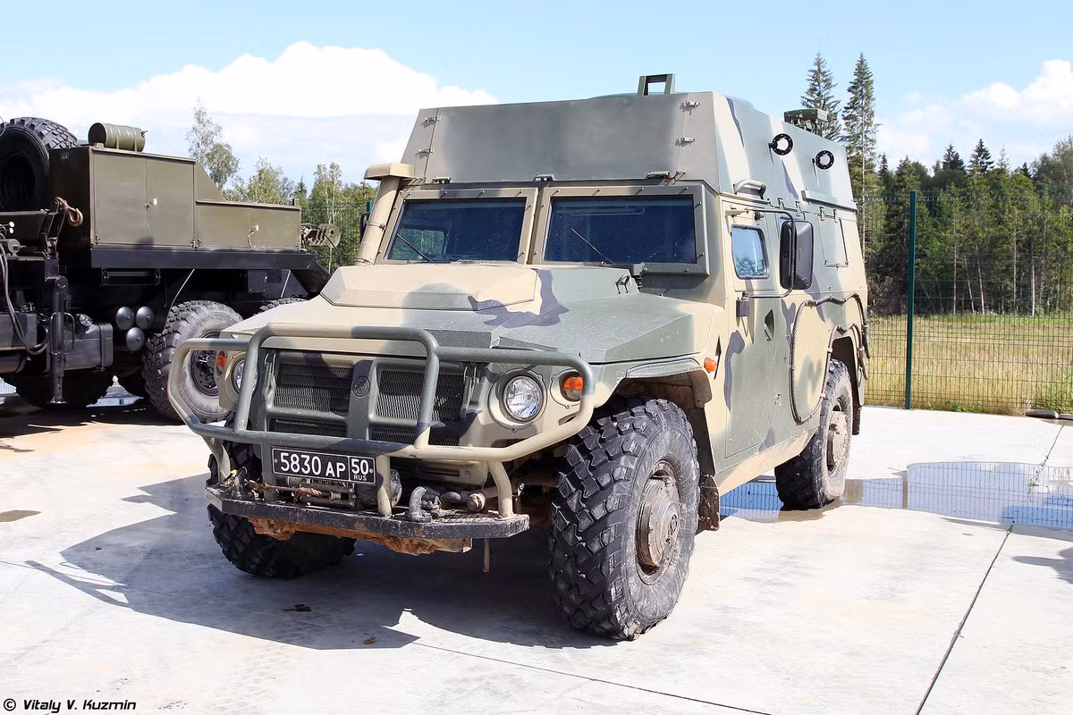 Xe chỉ huy tác chiến P-230T thiết kế trên khung gầm xe thiết giáp cơ động Tigr-M. Nguồn ảnh: Vitaly-Kuzmin