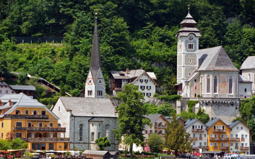 Ngôi làng cổ xinh đẹp này đã được UNESCO công nhận là Di sản thế giới từ năm 1997.