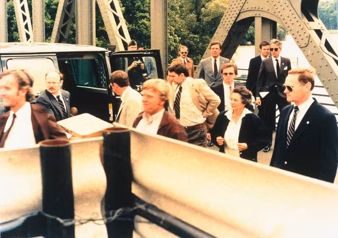 Nhung vu trao doi diep vien noi tieng trong lich su-Hinh-3